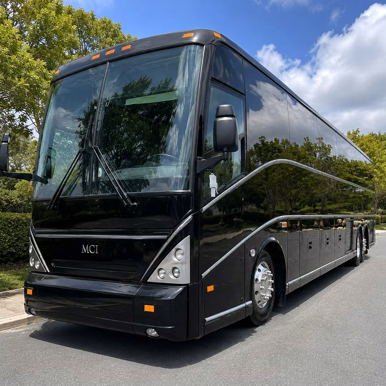 charter bus transportation to umass dartmouth athletics events in new bedford